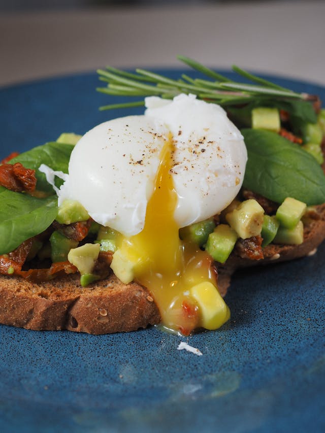 Tartine avocat œuf poêlé